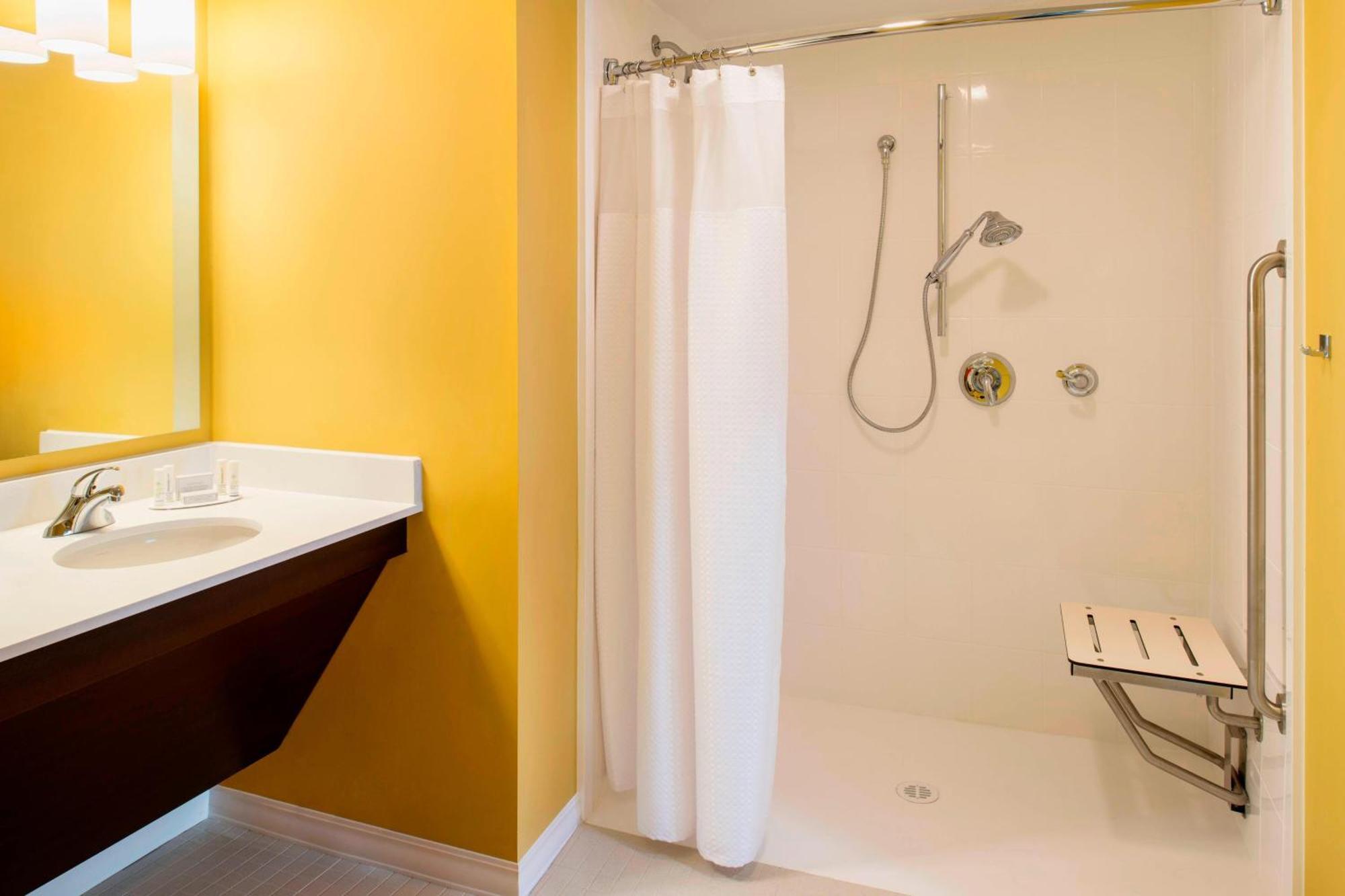 Towneplace Suites By Marriott Red Deer Luaran gambar